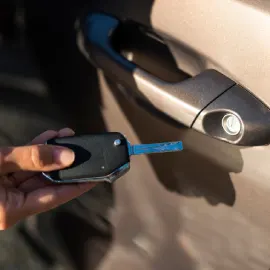 تعمیر قفل درب خودرو در شیراز 1 تعمیر قفل درب خودرو در شیراز